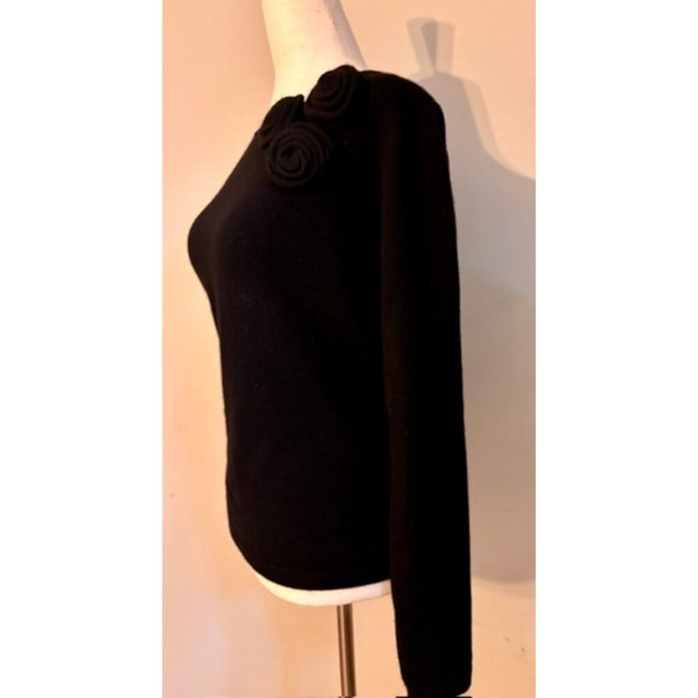 Barneys New York Cashmere Sweater Womens M Black 3D Rose Rosette 100% Cashmere - Picture 4 of 10